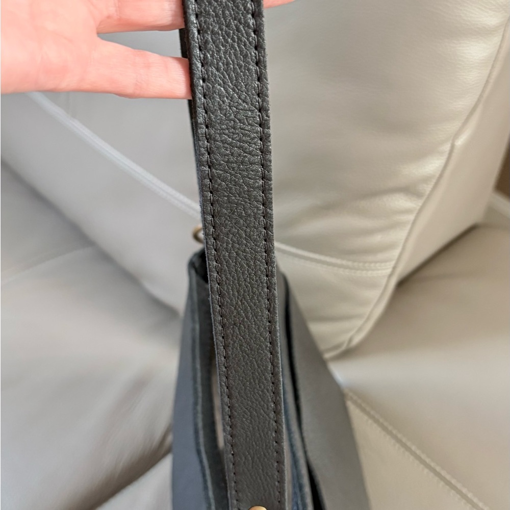 Portland Leather Goods Triangle Shoulder Bag in Pebbled Black! - Picture 7 of 10
